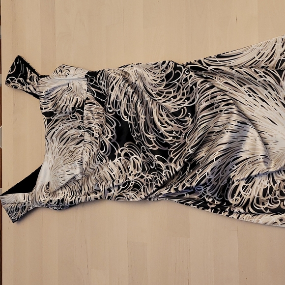 Y2K Vibe London Times Ruched Swirl Print Bodycon Dress - Picture 6 of 14